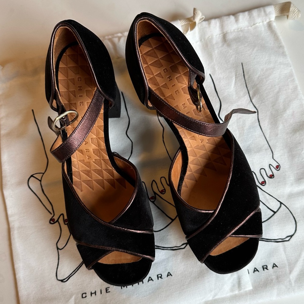 CHIE MIHARA ‘Cory’ Velvet Platform Heels in Black Velvet - Picture 4 of 10